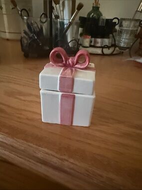 White Ceramic Gift Box Trinket with Pink Bow